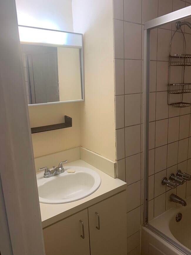 Foto del edificio - 4150 W 10th Ln