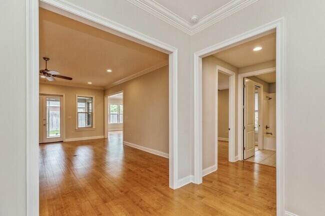 Foto del edificio - 723 Woods Dr