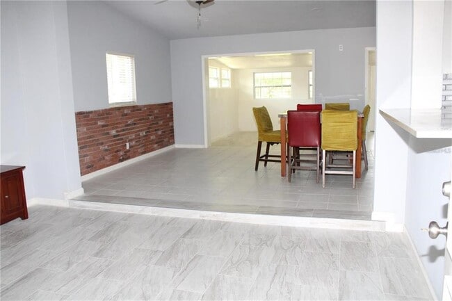 Foto del edificio - 8859 Robin Rd