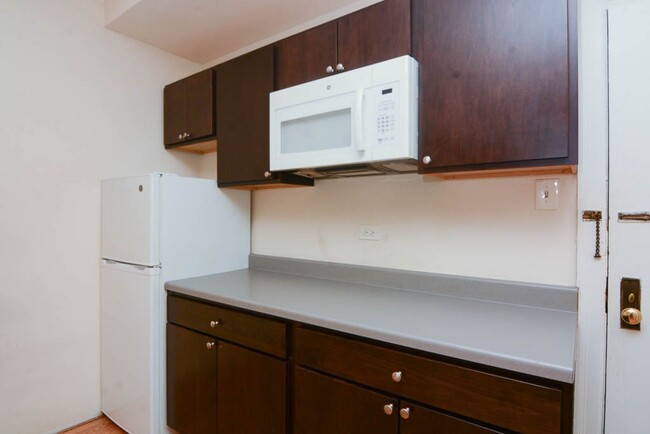 Foto del edificio - 3335 W Diversey Ave