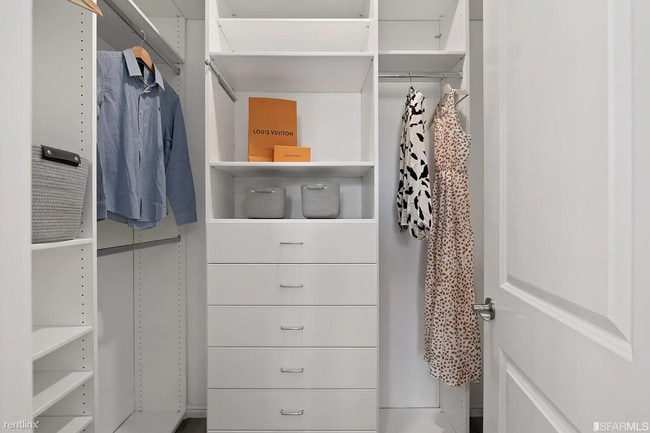 Building Photo - 4 br, 2.5 bath House - 2645 Admiral Circle