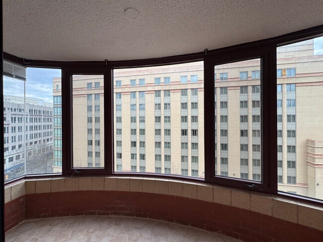 Balcony - 2400 Clarendon Blvd