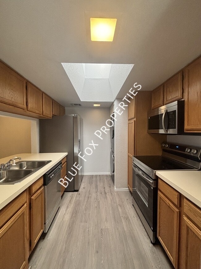 Building Photo - 1721 W Dalehaven Cir
