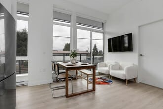 Building Photo - 1985 Nassau Dr