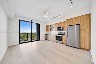 Building Photo - 555 NE 8th St