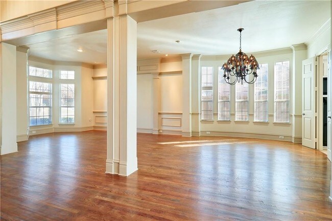 Foto del edificio - 1425 Montgomery Ln