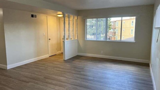 Building Photo - 1281 Saratoga Ave