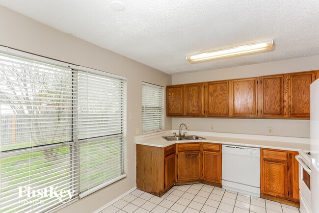 Building Photo - 4613 Feathercrest Dr