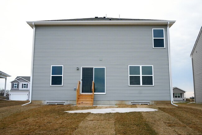 Building Photo - "Cyclist's Paradise: Spacious 2-Story Home...