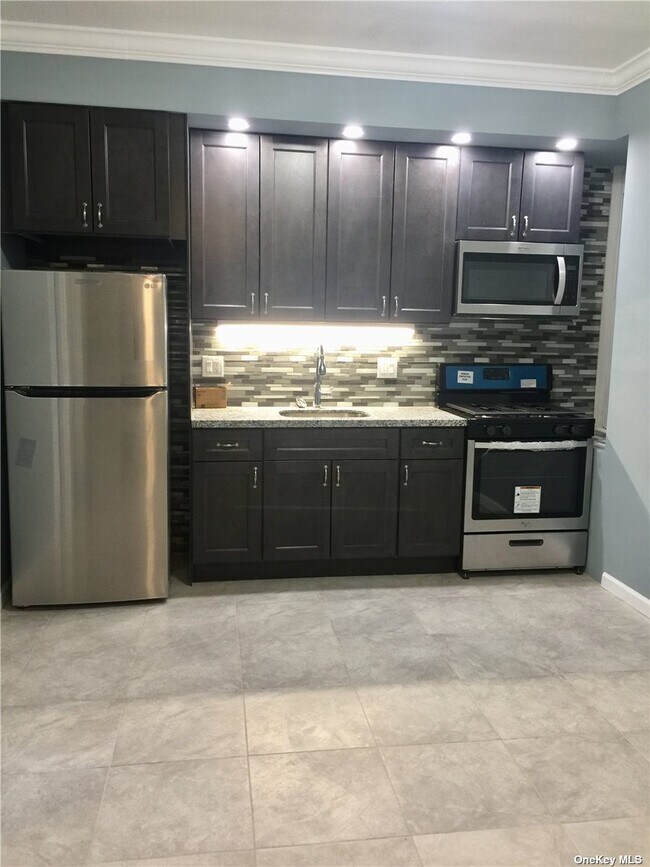 Foto del edificio - 896 New Lots Ave