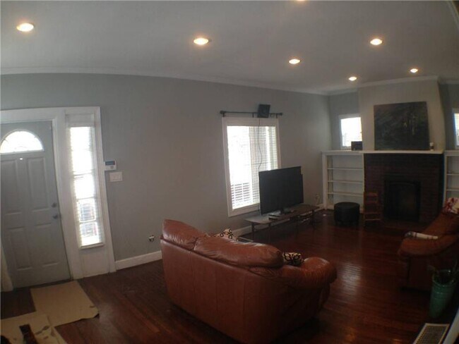 Building Photo - 2701 Highland Pl
