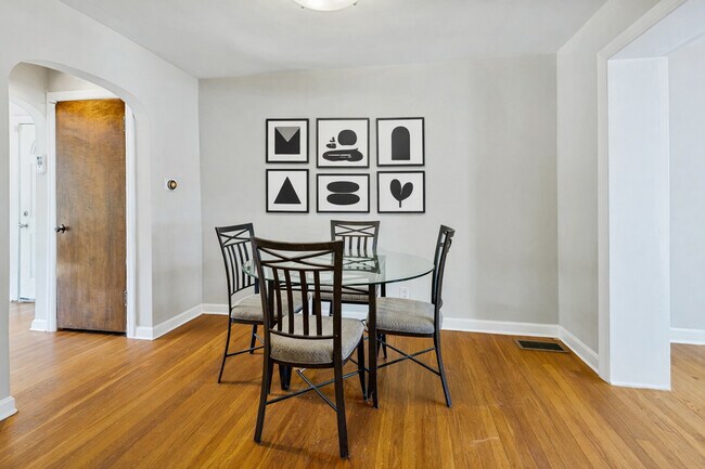 Building Photo - 3423 N Springfield Ave