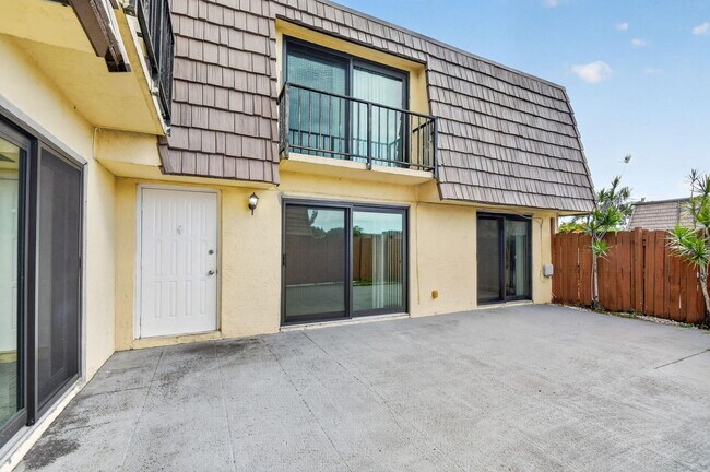 Foto del edificio - 744 Springdale Cir