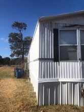 Building Photo - 11 Sycamore Ln