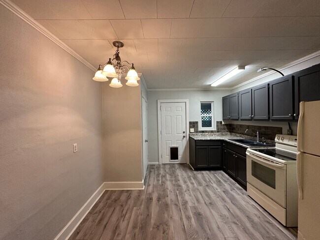 Building Photo - 6623 Clayton Ln