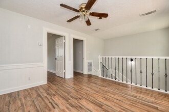 Building Photo - 14938 Mesita Dr