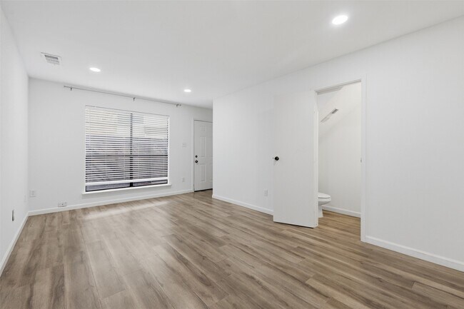 Foto del edificio - 8801 Hammerly Blvd