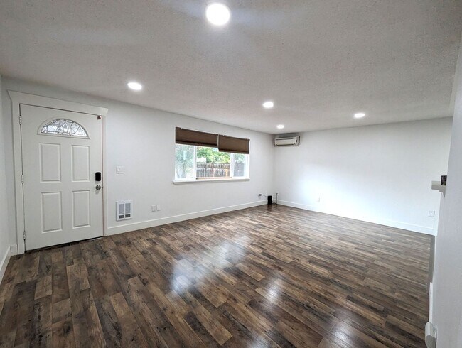 Building Photo - Charming Move-In Ready Rambler with Shop &...
