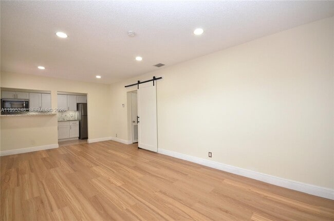 Foto del edificio - 2430 SW 16th St