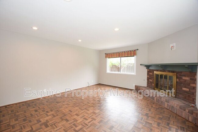 Building Photo - 887 Yearling Ct