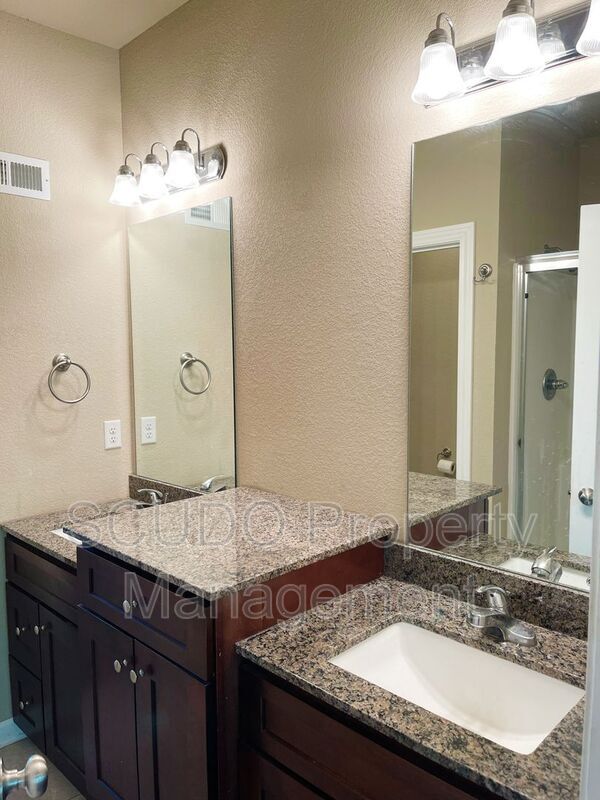 Foto del edificio - 703 N 74th St