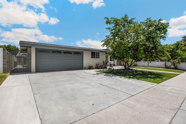 Photo - 1048 N Hermosa Dr (Anaheim, CA) House