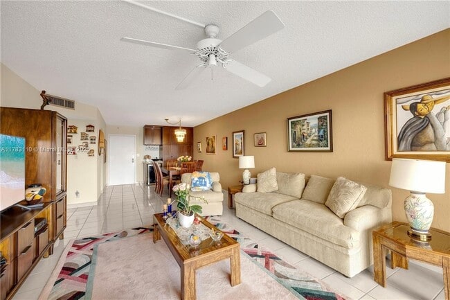 Foto del edificio - 18151 NE 31st Ct