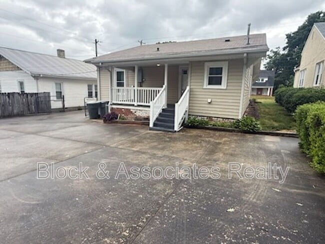 Building Photo - 1007 Sunset Ave