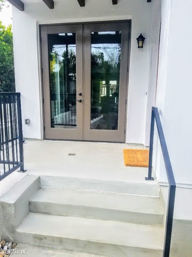 Building Photo - 93 N Sierra Bonita Ave