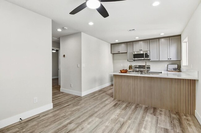 Photo - Home for Rent in Midtown, Sacramento! 2 Bed/ 2 Bath