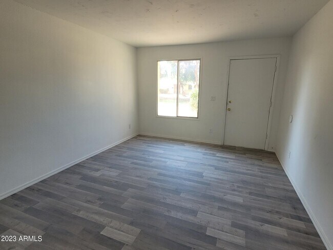 Building Photo - 4667 N 21st Ave