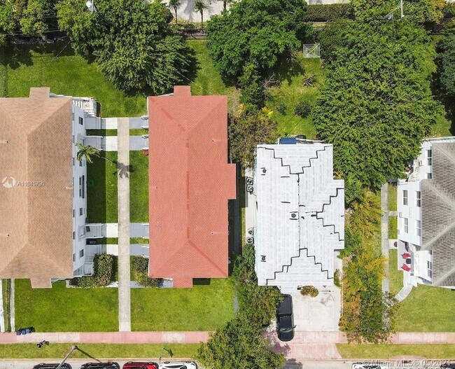 Building Photo - 1770 Normandy Dr