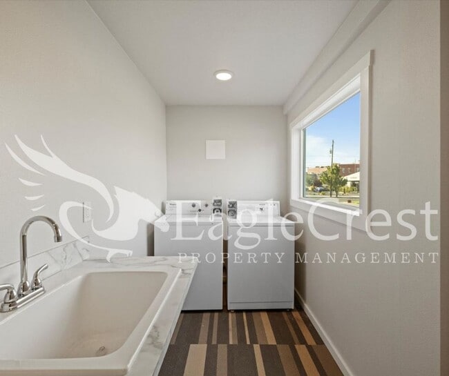 Building Photo - 105NSP