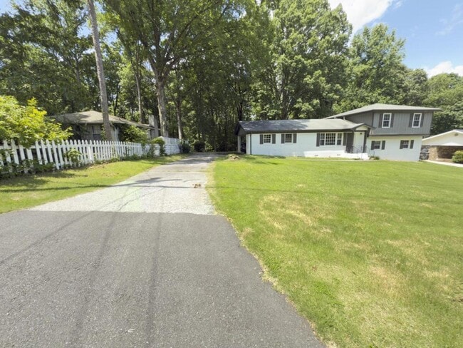Building Photo - 4307 Parkview Dr