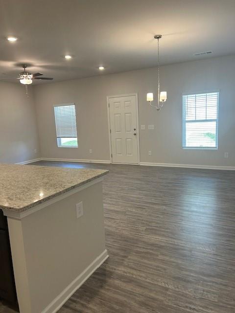 Foto del edificio - 90 Berry Dr