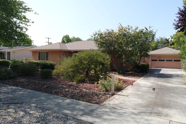 Foto del edificio - Willow Glen House with Spacious Yard