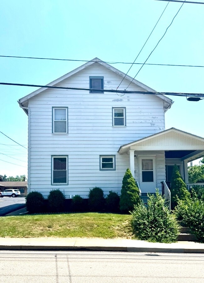 Building Photo - 567 N Walnut St