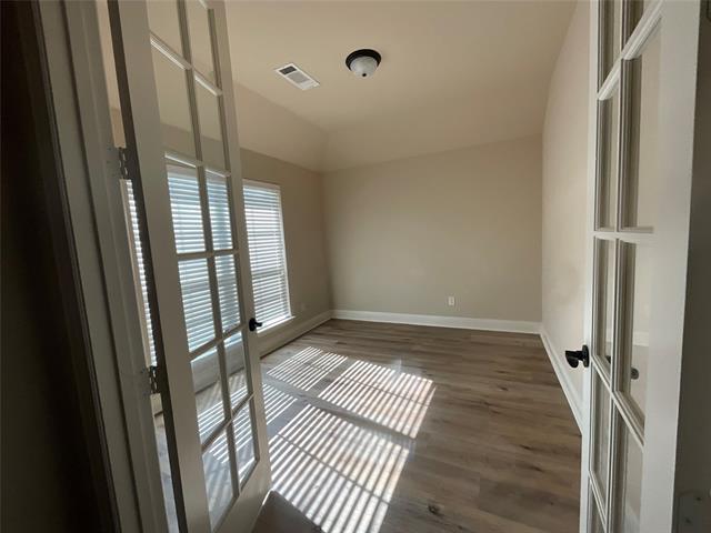 Building Photo - 233 Valley View Dr