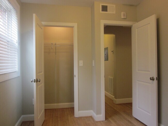 Foto del edificio - 4016 Calvert St NW