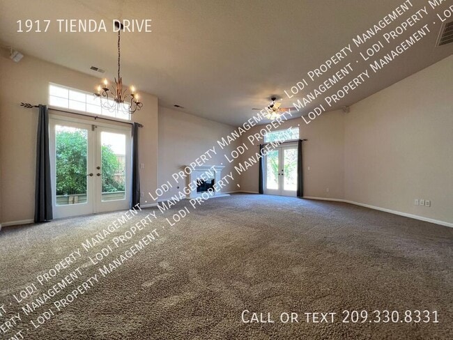 Building Photo - 1917 Tienda Dr