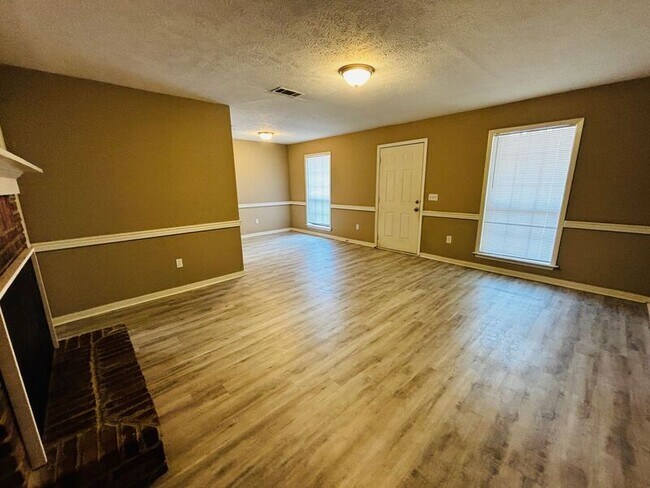 Foto del edificio - 2104 Cooperwell Dr