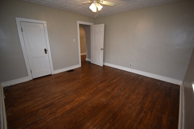 Foto del edificio - VIRTUAL SHOWINGS AVAILABLE - Great 4 Bedro...