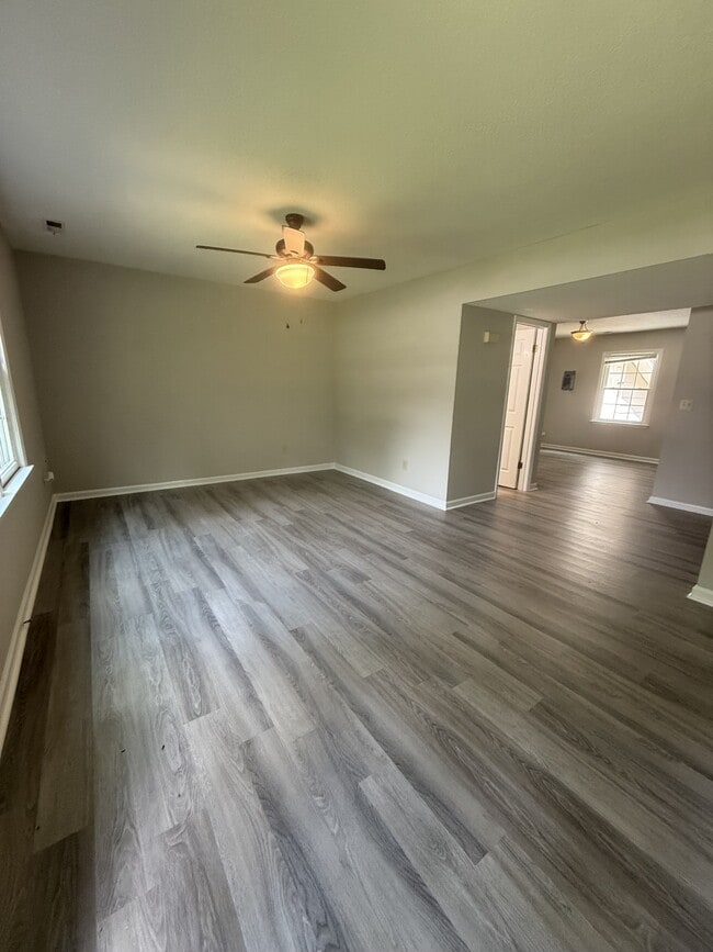 Foto del edificio - 117 Brightwood Cir