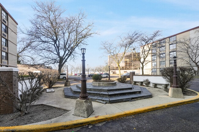 Building Photo - 4300 W Ford City Dr