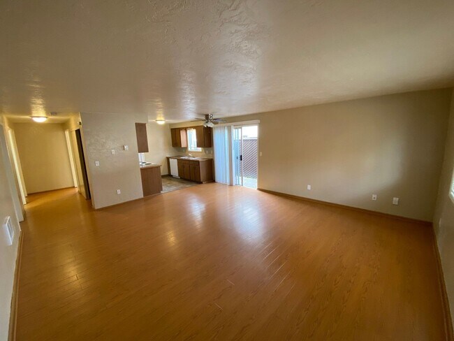 Building Photo - Monarch Dr. Duplex/crema102-305