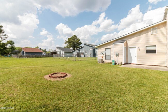 Foto del edificio - 230 Yaupon Dr