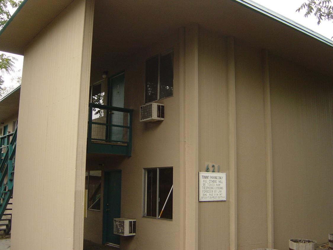 Building Photo - Parkside Apartments