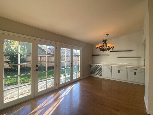 Building Photo - Gorgeous 4 Bedroom Home - Coming Soon