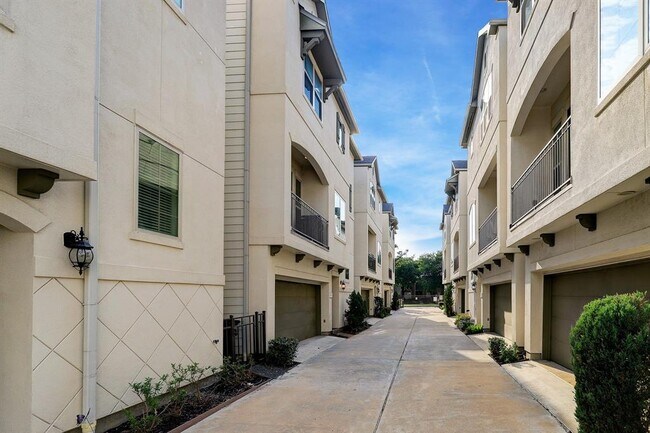 Building Photo - 8239 Cambridge St