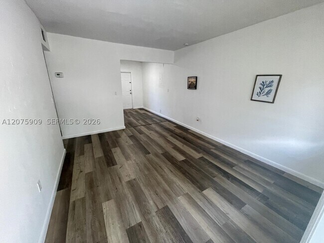 Foto del edificio - 11301 Peachtree Dr